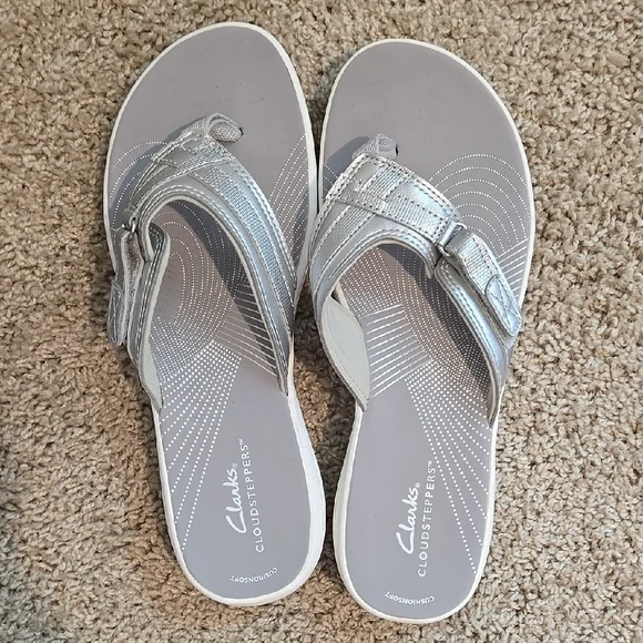 Clarks Cloudstepper Silver Sandals with Ergonomic Footbed & Adjustable Strap - Picture 3 of 7